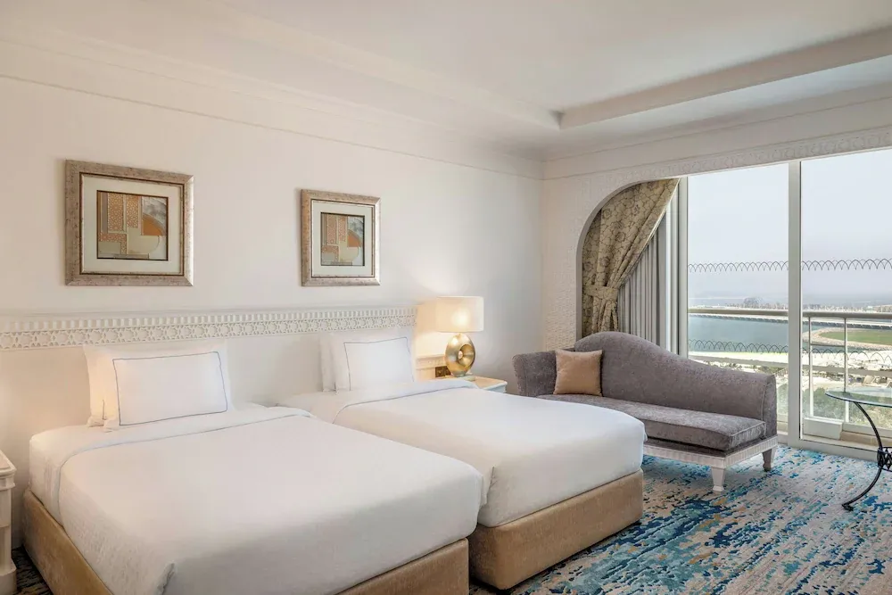 Al Habtoor Grand Resort, Autograph Collection