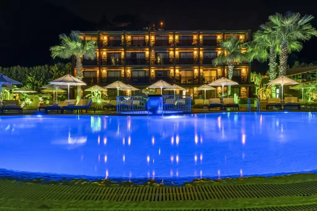 Manaspark Deluxe Hotel