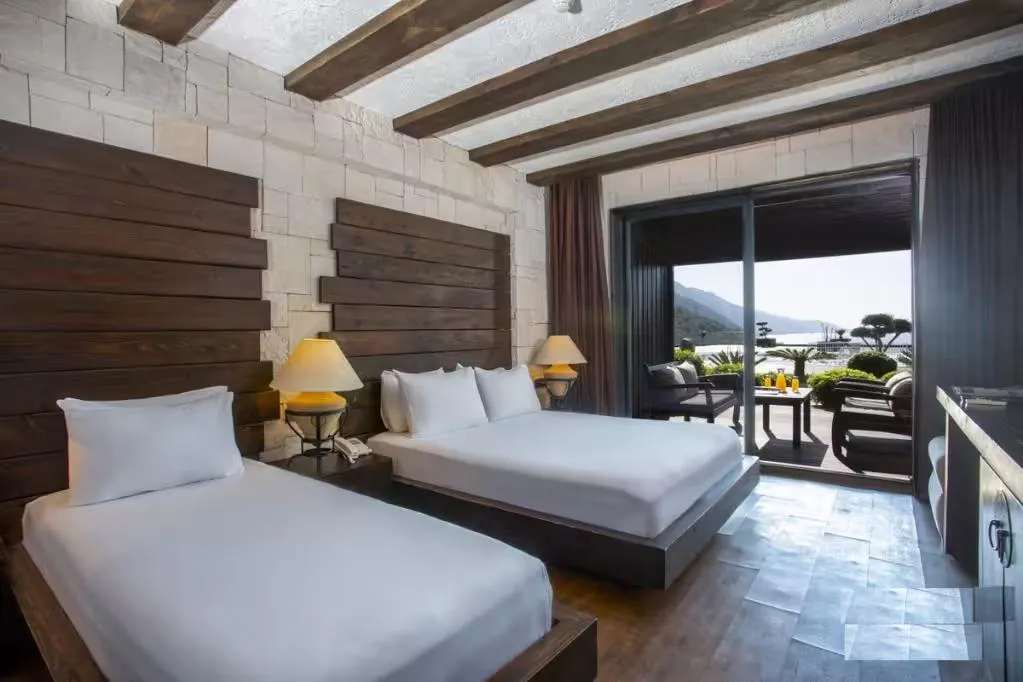 Manaspark Deluxe Hotel