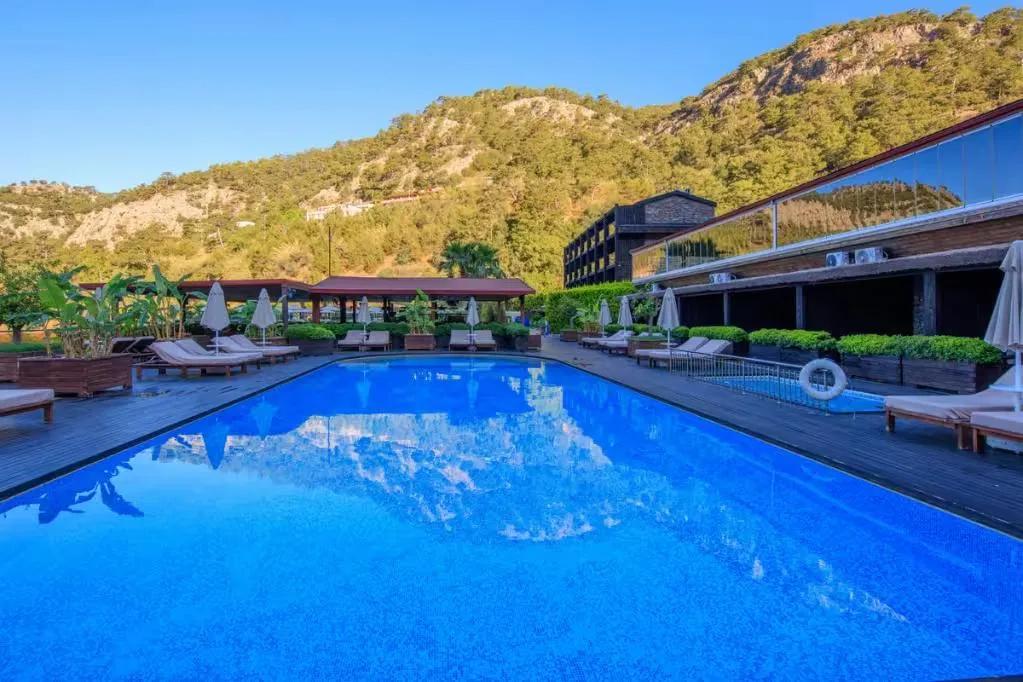 Manaspark Deluxe Hotel